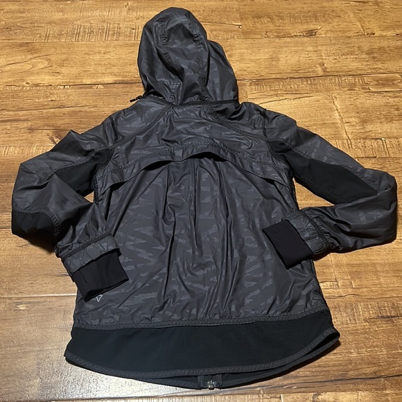Black Ivivva jacket / windbreaker - Picture 3 of 5